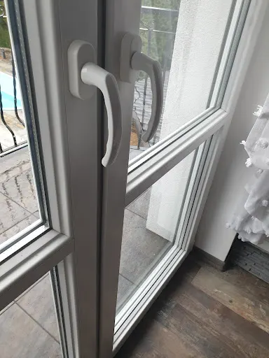 SERWIS NAPRAWA OKIEN I ROLET